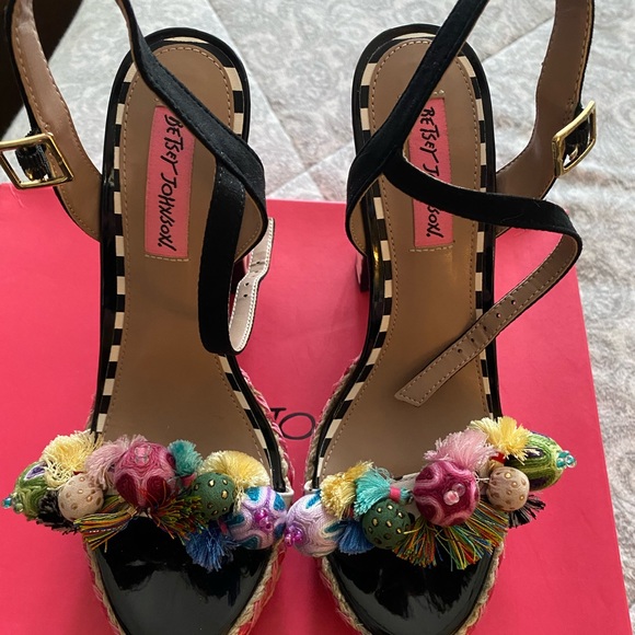 Betsey Johnson Platform pumps. Size 7 1/2. Worn once. Just like new. - Picture 7 of 11